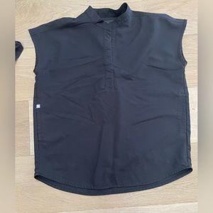 Figs women’s scrub top in black